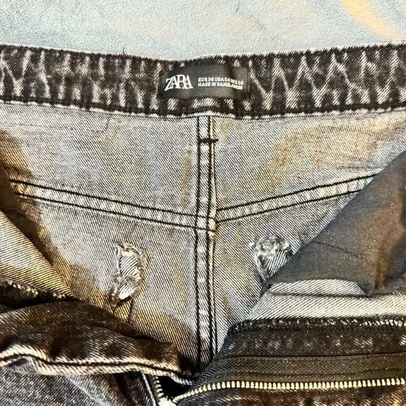 Zara Denim Jean Shorts

#1061 - Picture 5 of 8